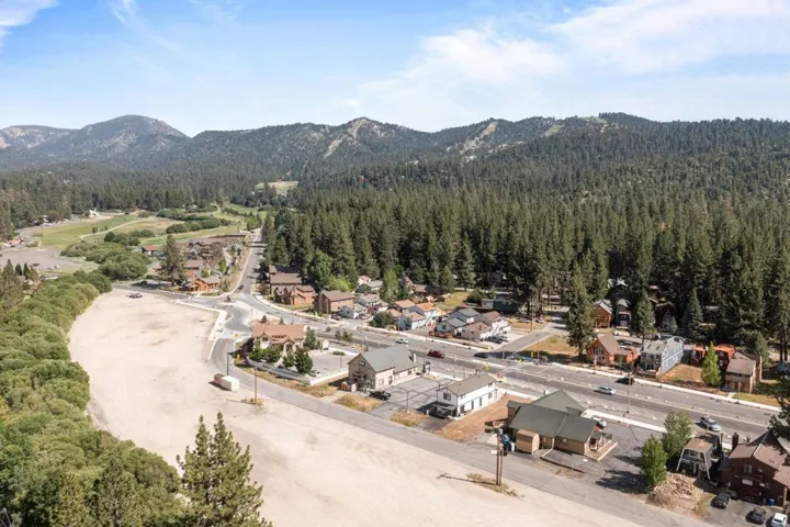039_Moonridge Road View