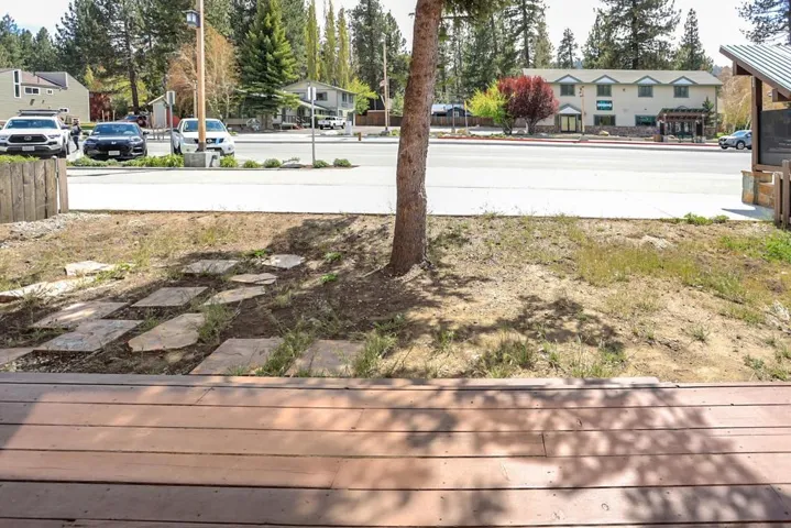 033_Front Yard