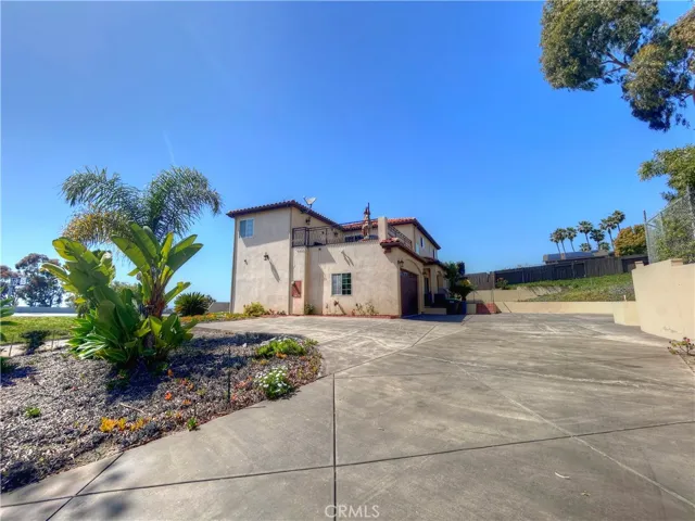 PRIVATE DRIVEWAY LEADS TO BACK OF HOME