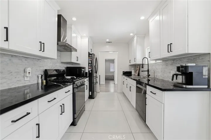 9711 Wheatland, Sunland, California 91040