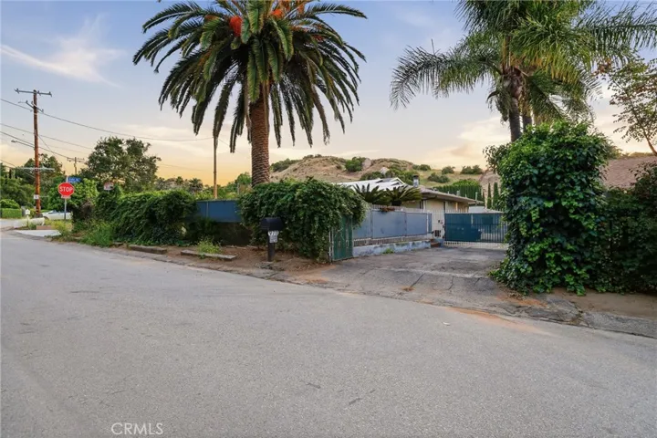9711 Wheatland, Sunland, California 91040