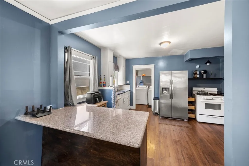 Unit 901 kitchen and laundry room