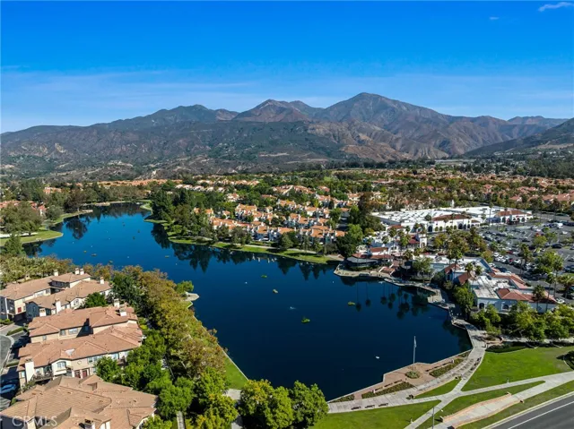 Majestic Lake and Mountain Views