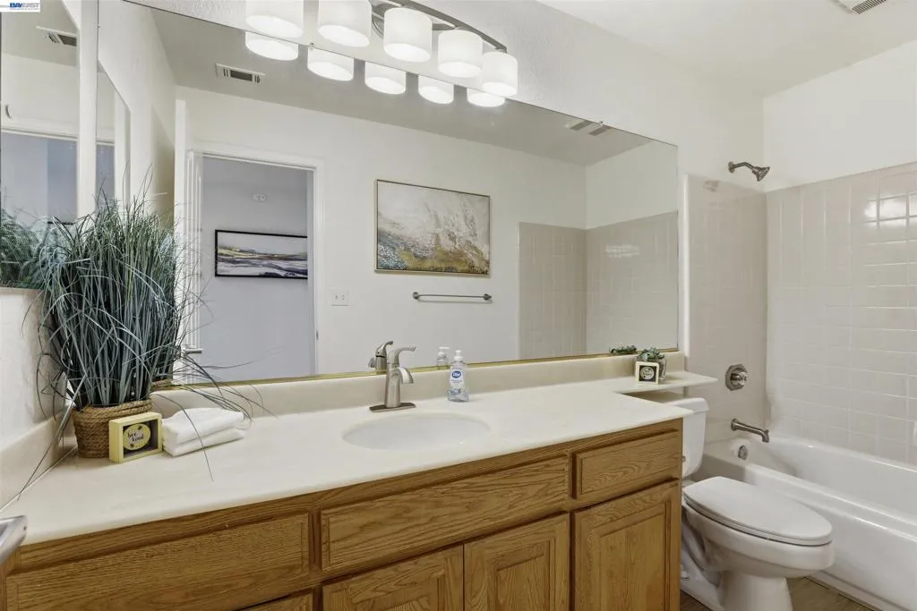 Hall bath upstairs