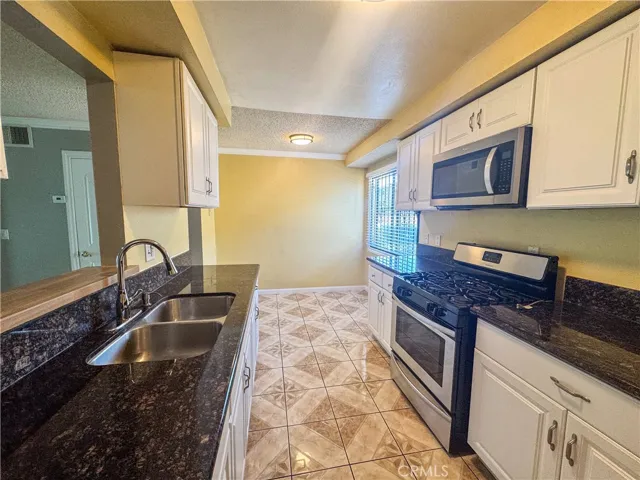 9019 Cedros Avenue 12, Panorama City, California 91402