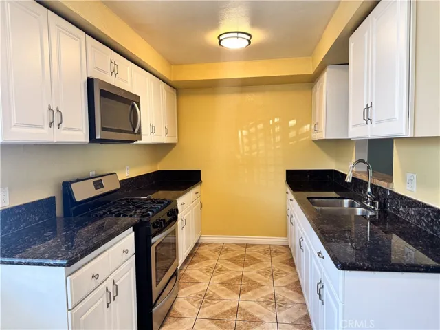 9019 Cedros Avenue 12, Panorama City, California 91402