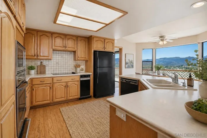 https://zimg.paragon.ice.com/ParagonImages/Property/PA/SDMLS/-522706/2/120/90/7beef617d1f3c2f6e508d2134644030c/3/53e12cd5cea87dc4d0ef1bcfa45d37b7/-522706-60580639-fded-481c-bb80-64345ccc2b03.JPG