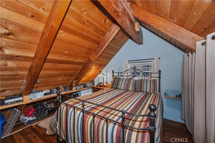 Upstairs loft BR