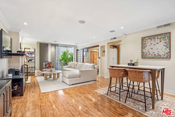 5325 Newcastle Avenue 201, Encino, California 91316