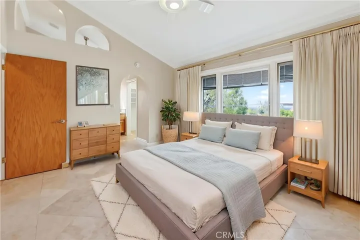 (Virtually staged photos – digitally edited images that add furniture, décor & styling to an empty room)