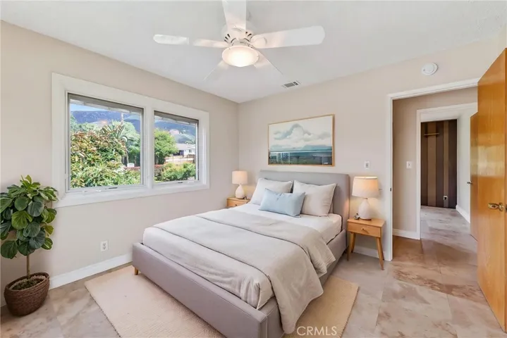 (Virtually staged photos – digitally edited images that add furniture, décor & styling to an empty room)