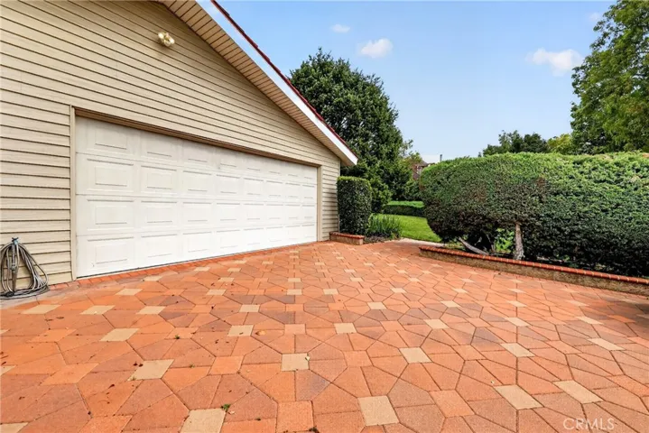 2446 Euclid Crescent E, Upland, California 91784