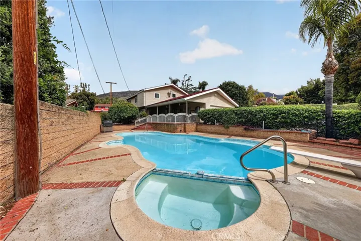 2446 Euclid Crescent E, Upland, California 91784