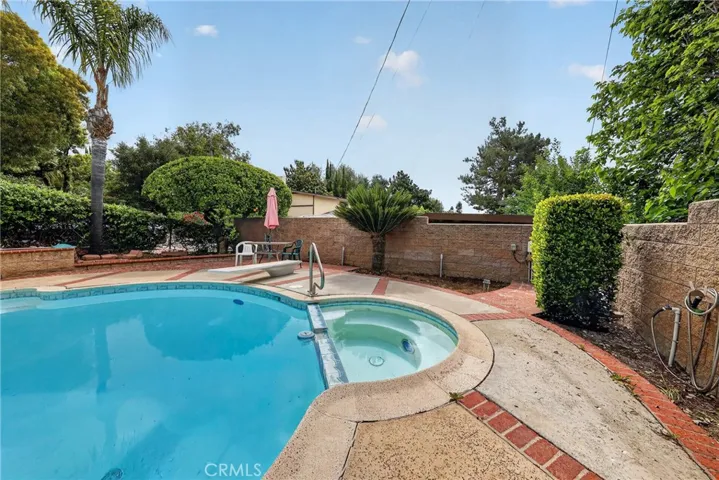 2446 Euclid Crescent E, Upland, California 91784