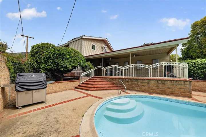 2446 Euclid Crescent E, Upland, California 91784