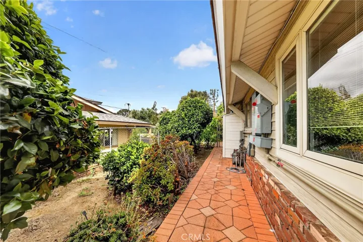 2446 Euclid Crescent E, Upland, California 91784