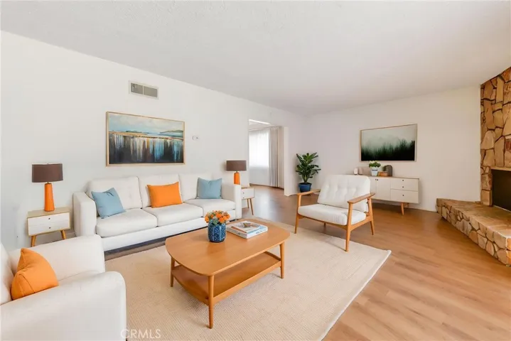 (Virtually staged photos – digitally edited images that add furniture, décor & styling to an empty room)