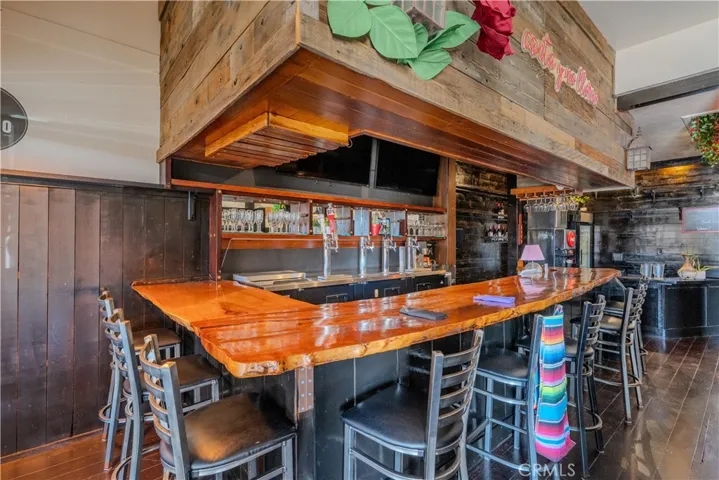 Dining/Bar