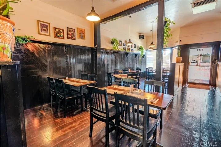 Dining/Bar