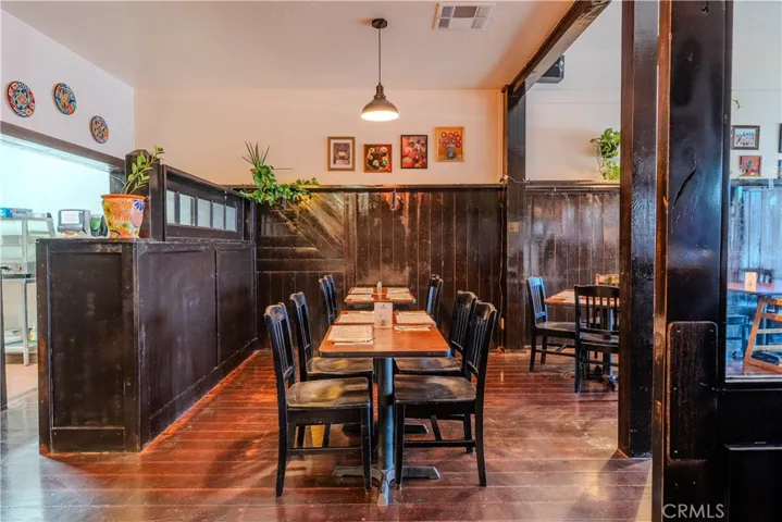 Dining/Bar