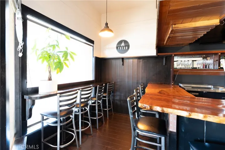 Dining/Bar