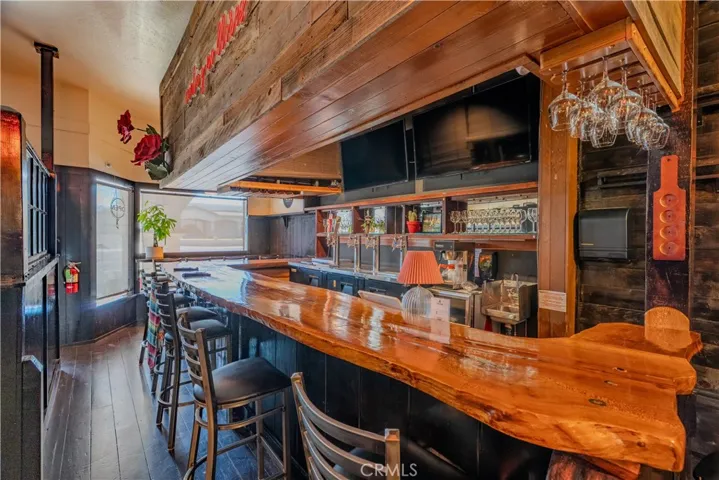 Dining/Bar