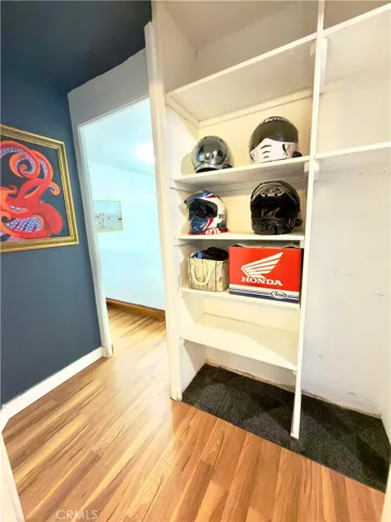 Storage shelf