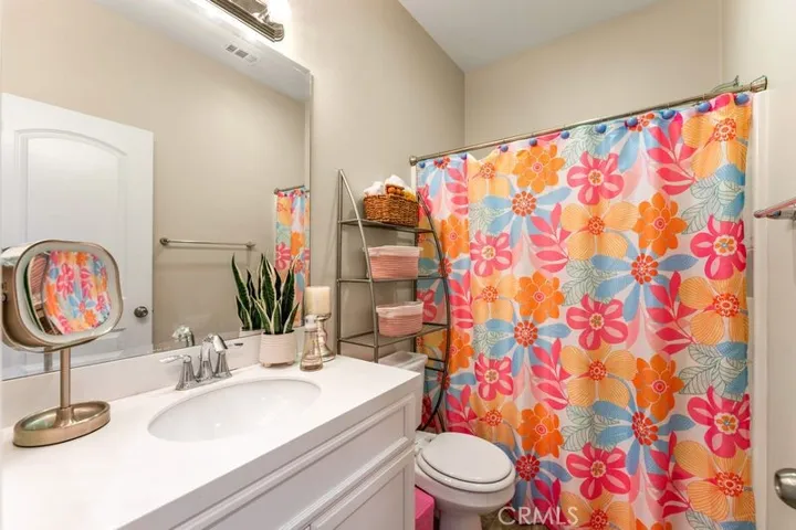 upstairs hall bath