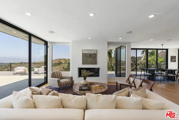 3632 Beverly Ridge Drive, Sherman Oaks, California 91423