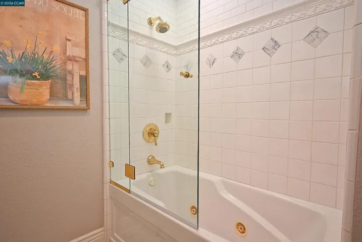 Guest - Toilet - Shower