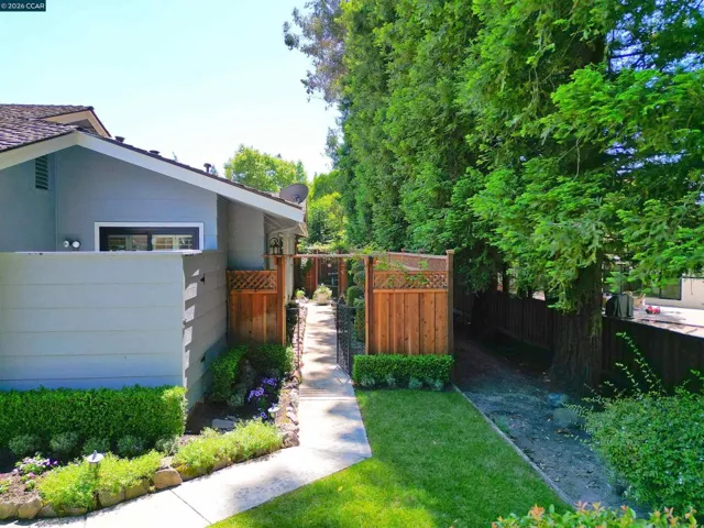 First Gate/Arbor