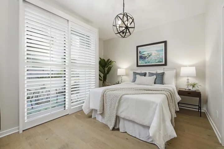 Ground floor en-suite with full bath, walk in closet and access to the front patio!