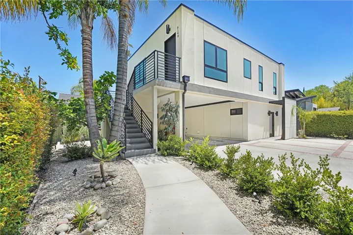 6148 Lederer Avenue, Woodland Hills, California 91367