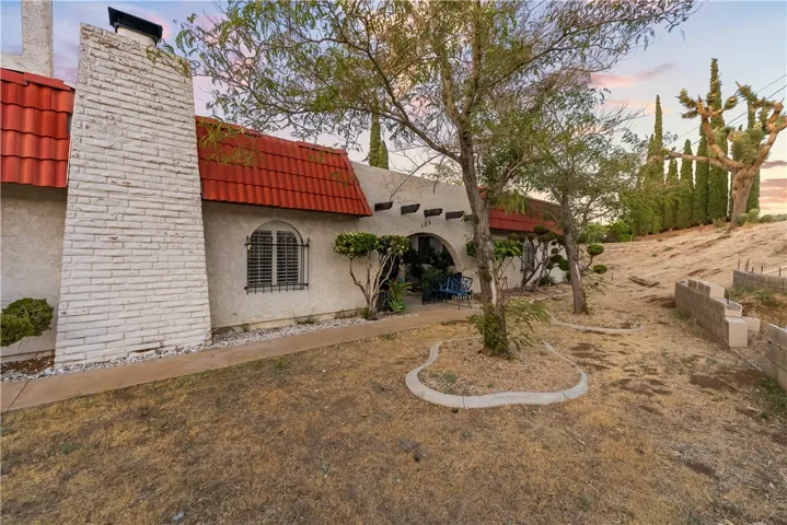 125 Lakeview Drive, Palmdale, California 93551