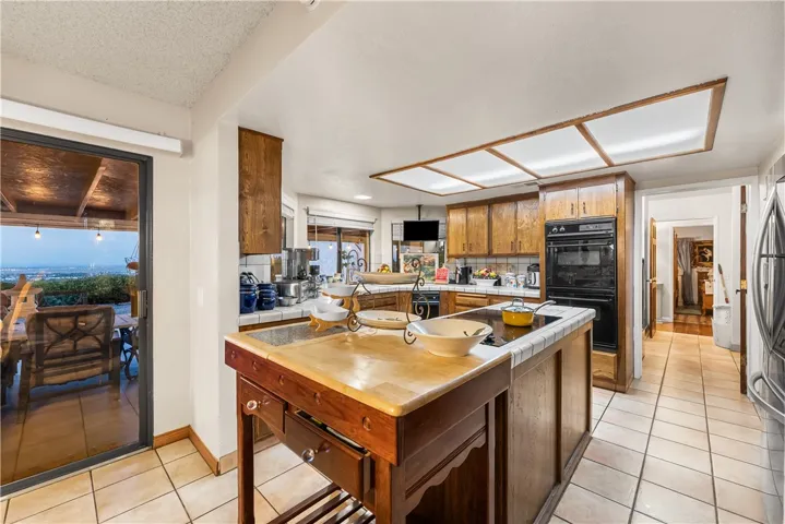 125 Lakeview Drive, Palmdale, California 93551