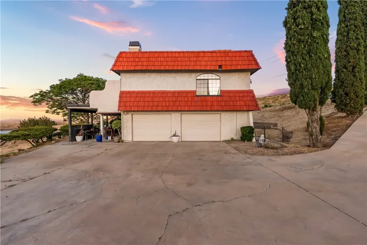 125 Lakeview Drive, Palmdale, California 93551