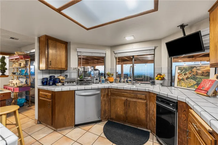 125 Lakeview Drive, Palmdale, California 93551