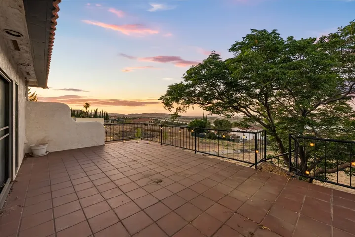 125 Lakeview Drive, Palmdale, California 93551