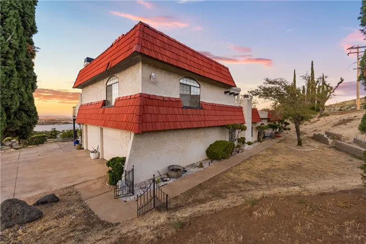 125 Lakeview Drive, Palmdale, California 93551