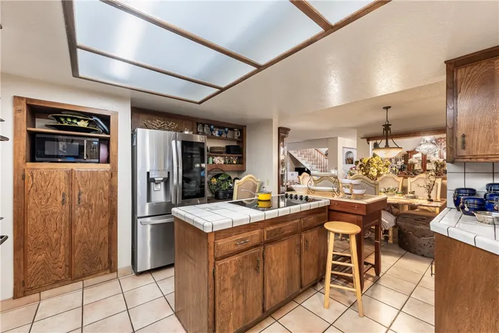 125 Lakeview Drive, Palmdale, California 93551