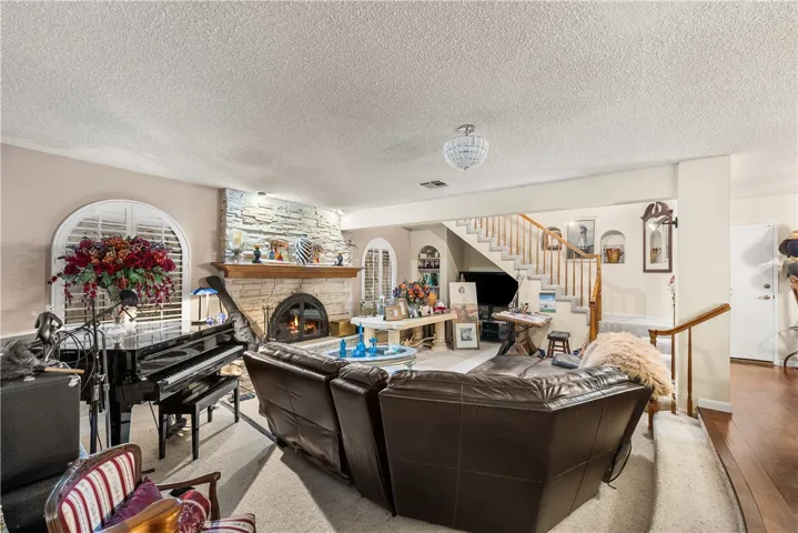 125 Lakeview Drive, Palmdale, California 93551