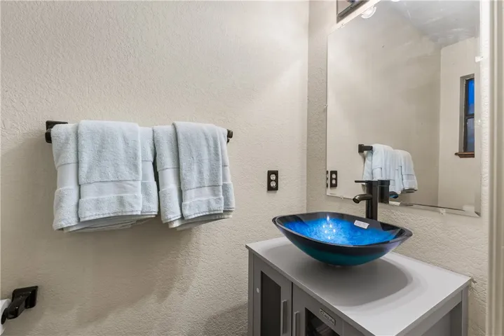 125 Lakeview Drive, Palmdale, California 93551