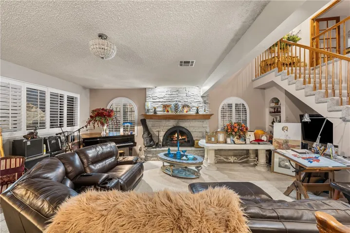 125 Lakeview Drive, Palmdale, California 93551