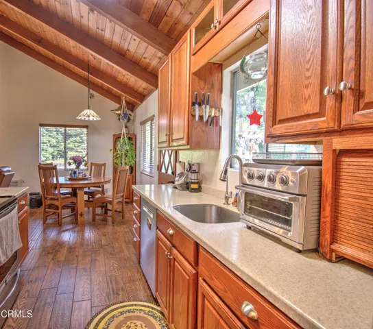 kKitchen/Dining Area