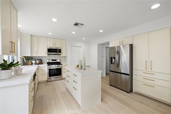 Plenty of Kitchen Cabinets