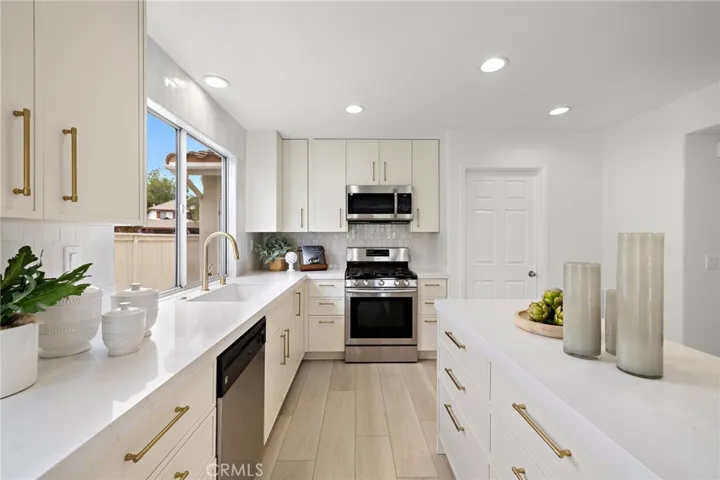 Lovely Kitchen with Island