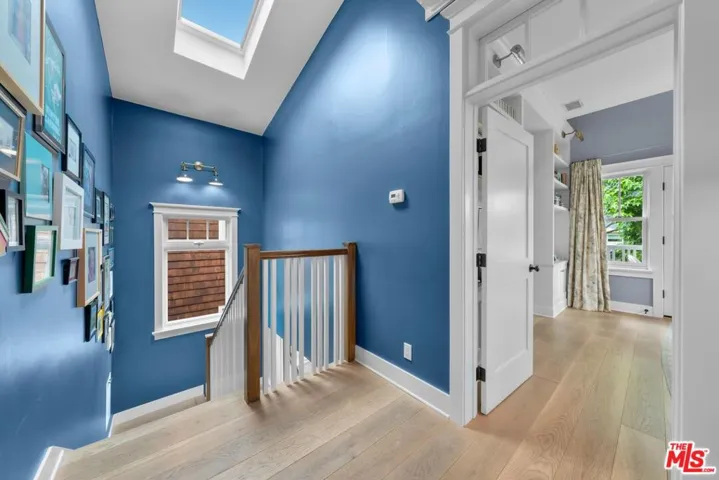 821 Amoroso Place, Venice, California 90291