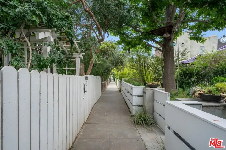 821 Amoroso Place, Venice, California 90291