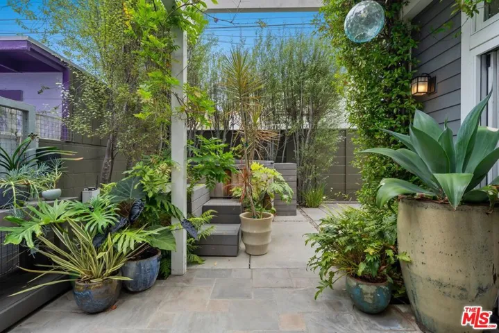 821 Amoroso Place, Venice, California 90291