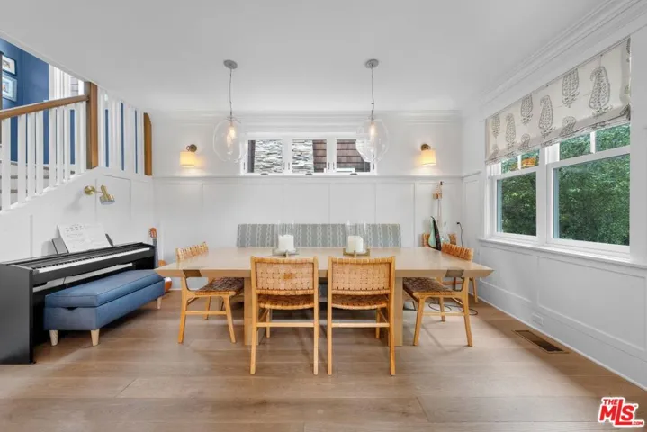 821 Amoroso Place, Venice, California 90291